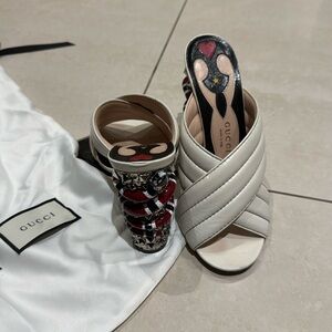 White leather Gucci sandal with heel detail
